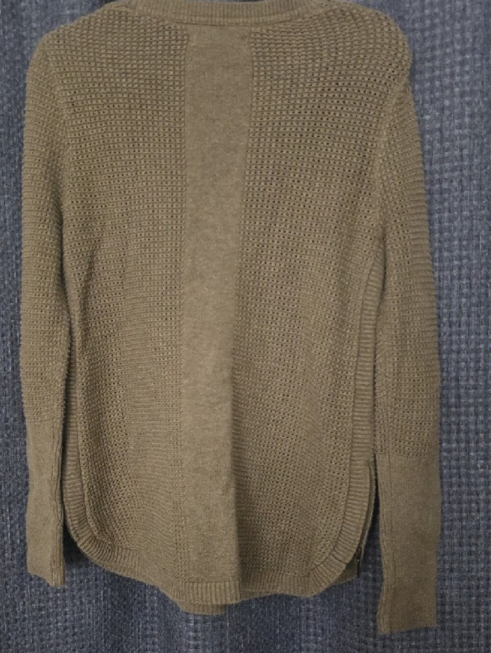 Akini Crewneck Sweater in Olive/Tan Knit - Picture 6 of 7